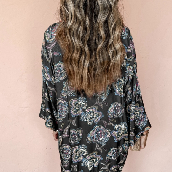 Floral Black Tunic with Woven Clutch - Picture 2 of 5